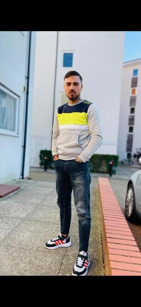 742036048: Chico busca chica en Valencia