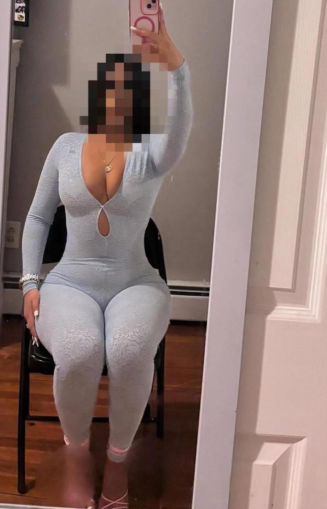 677240475: Chica busca chico en Orense