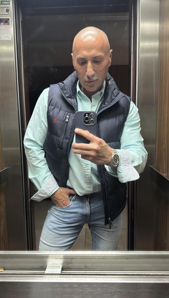 605439010: Chico busca chica en Ibiza