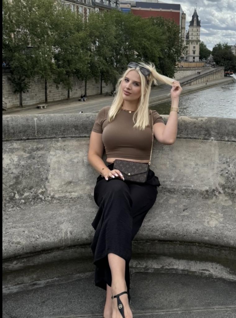 614817206: Transexual en Pontevedra