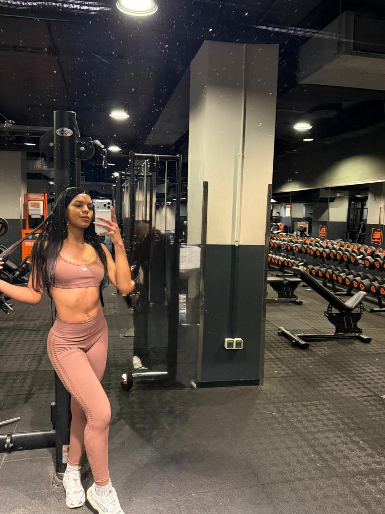 689277637: Chica busca chico en Barcelona