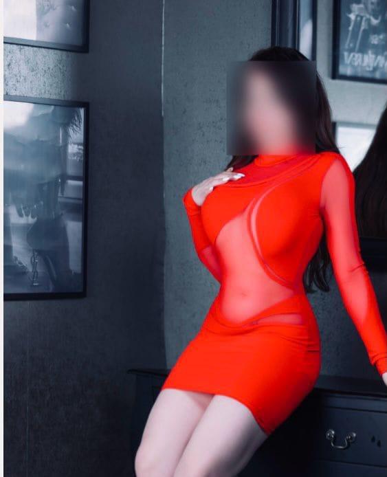 677324142: Chica busca chico en Barcelona