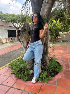 613498058: Chica busca chico en Guipúzcoa