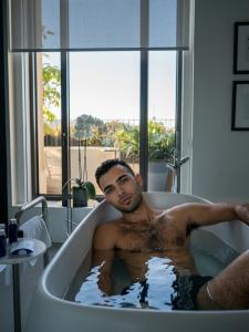 632326585: Chico busca chica en Granada