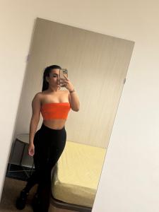 631416977: Chica busca chico en Gerona