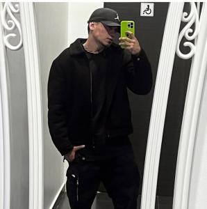 631367345: Chico busca chica en Mallorca