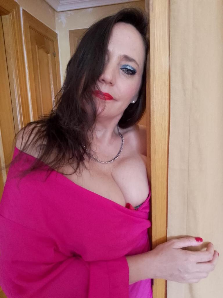 635303303: Chica busca chico en Madrid
