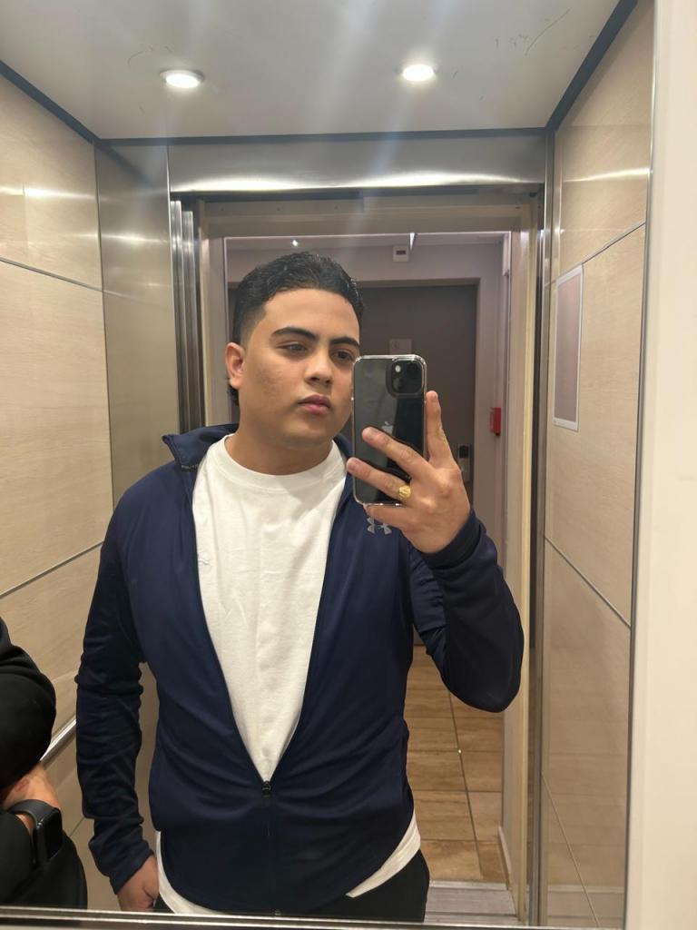 Chico busca chica en Granada: 