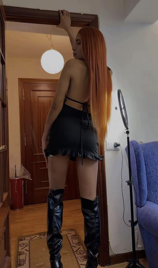 672592955: Transexual en La Coruña