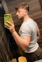 672044911: Chico busca chica en Valencia