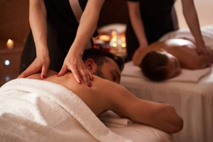 631369065: Chica busca chico en Barcelona