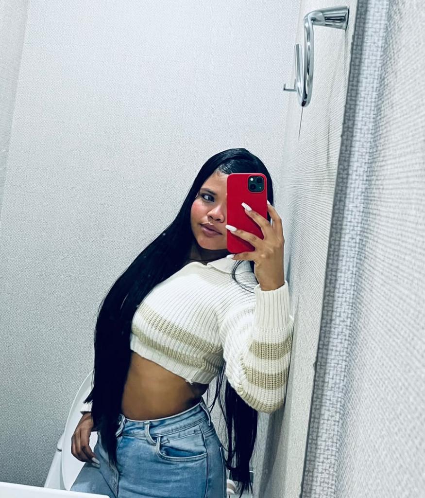 613755193: Chica busca chico en Sevilla