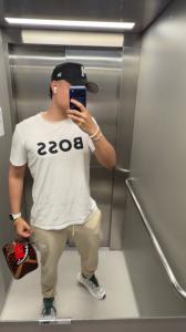 633943402: Chico busca chica en Valencia