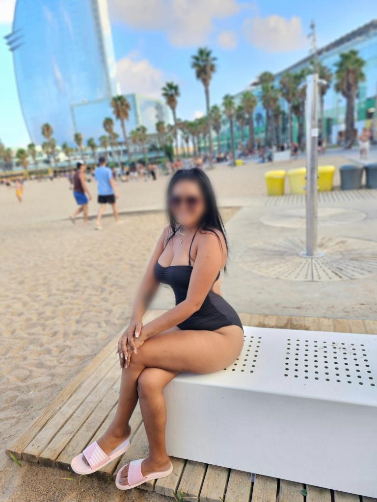 692714370: Chica busca chico en Barcelona