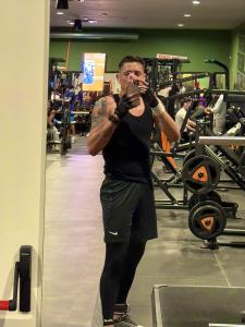 Chico busca chica en Sevilla: 