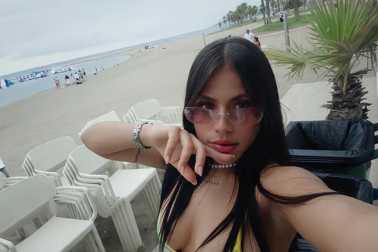 647163074: Chica busca chico en Málaga