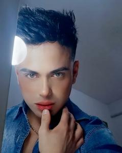 641463704: Chico busca chica en Barcelona