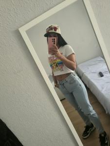 602895270: Chica busca chico en León