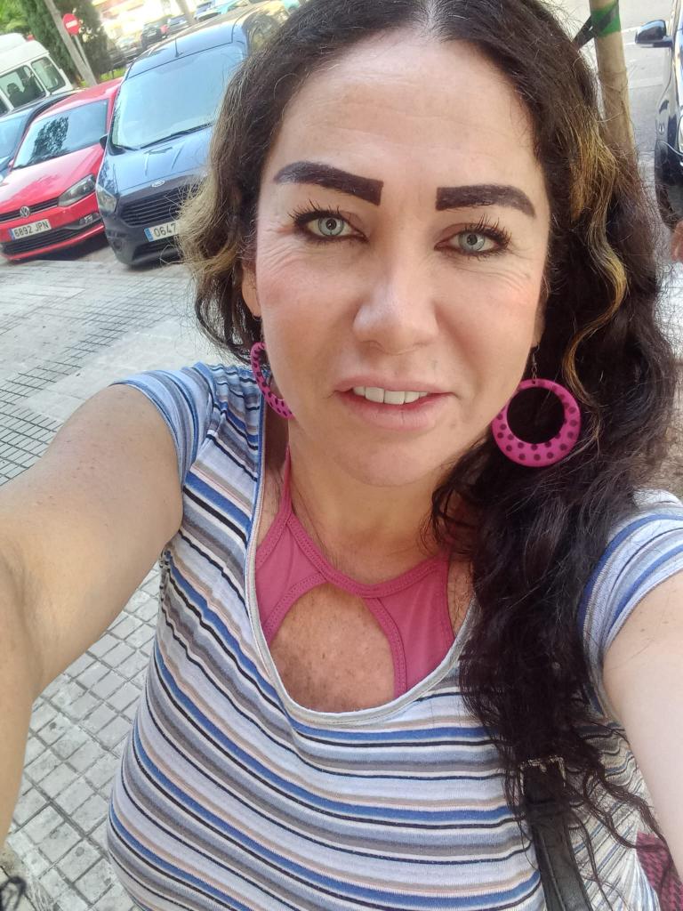 654586979: Chica busca chico en Barcelona