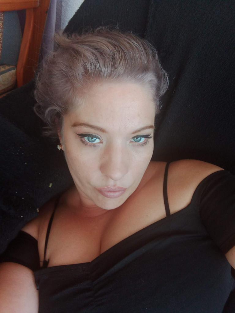 Chica busca chico en Almería: 