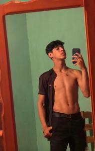 674344545: Chico busca chica en Málaga