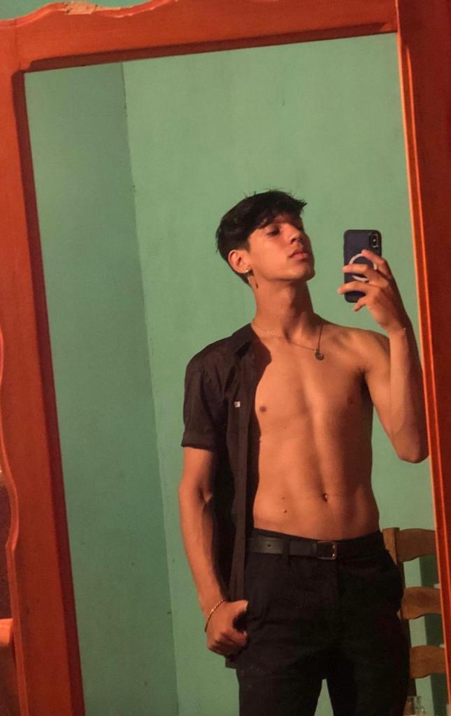 674344545: Chico busca chica en Málaga