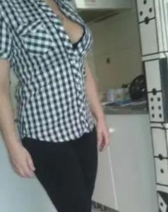 694231047: Chica busca chico en Sevilla