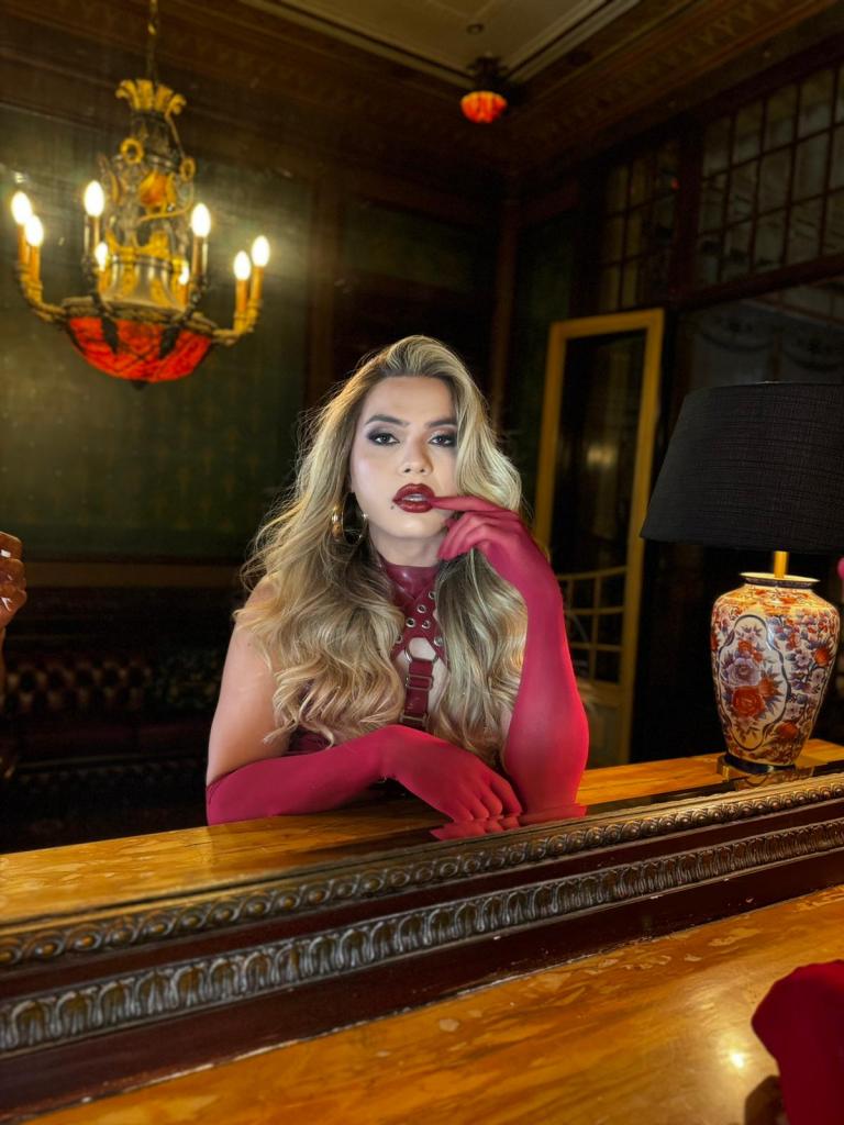 614627113: Travesti en Granada