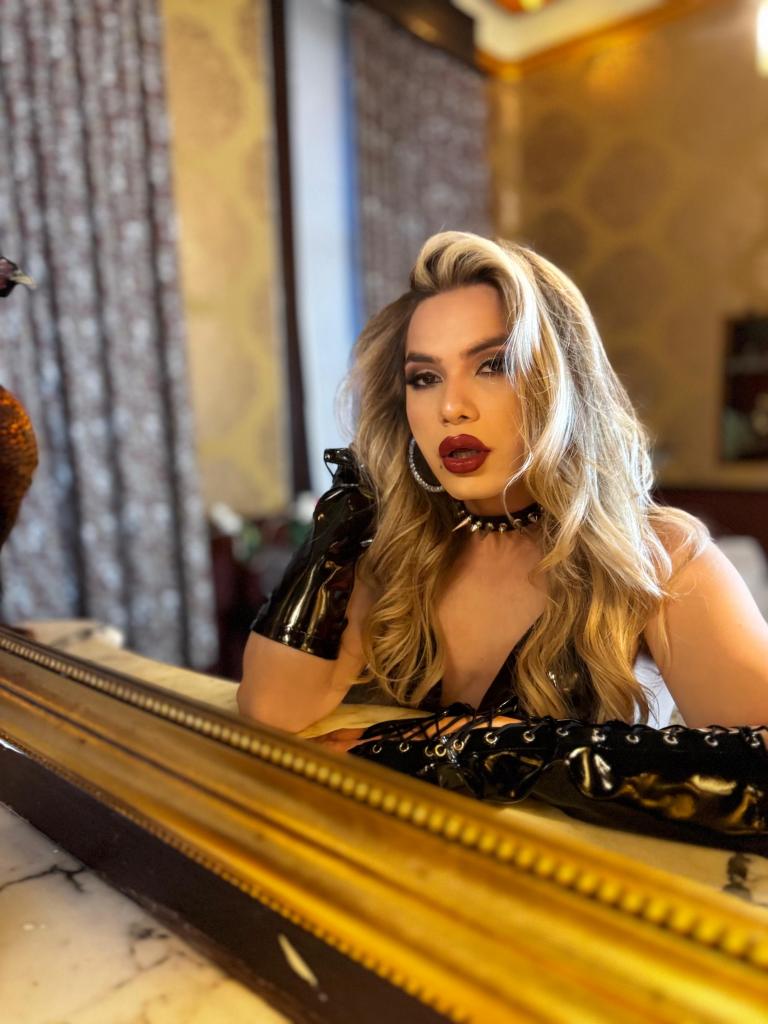 614627113: Transexual en Granada