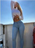687830137: Chica busca chico en Lérida