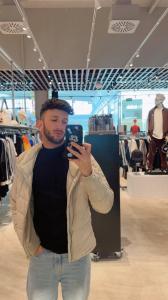 610839318: Chico busca chica en Madrid