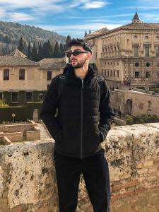 637705099: Chico busca chica en Ceuta