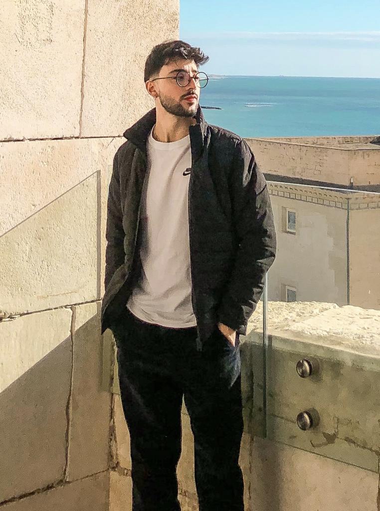 637705099: Chico busca chica en Ceuta