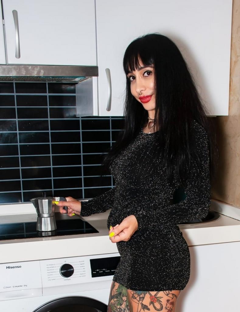 655882183: Chica busca chico en Madrid