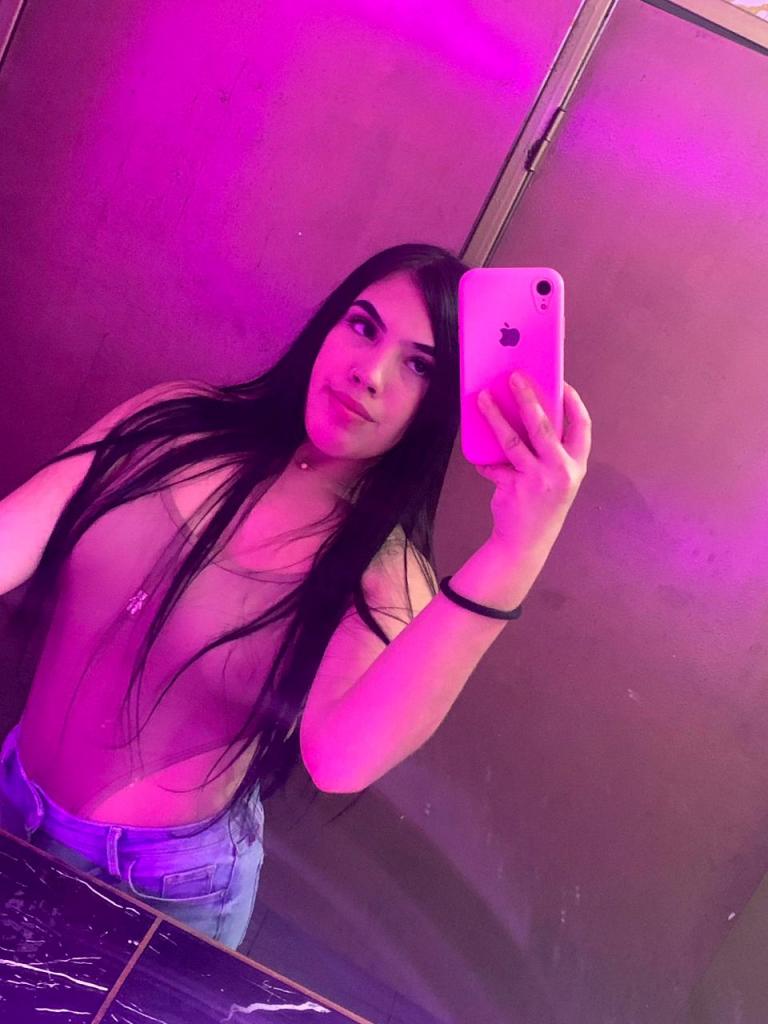 Chica busca chico en Alicante: Chica busca chico