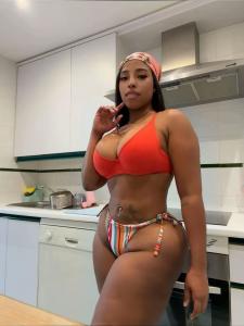 613801825: Chica busca chico en Málaga