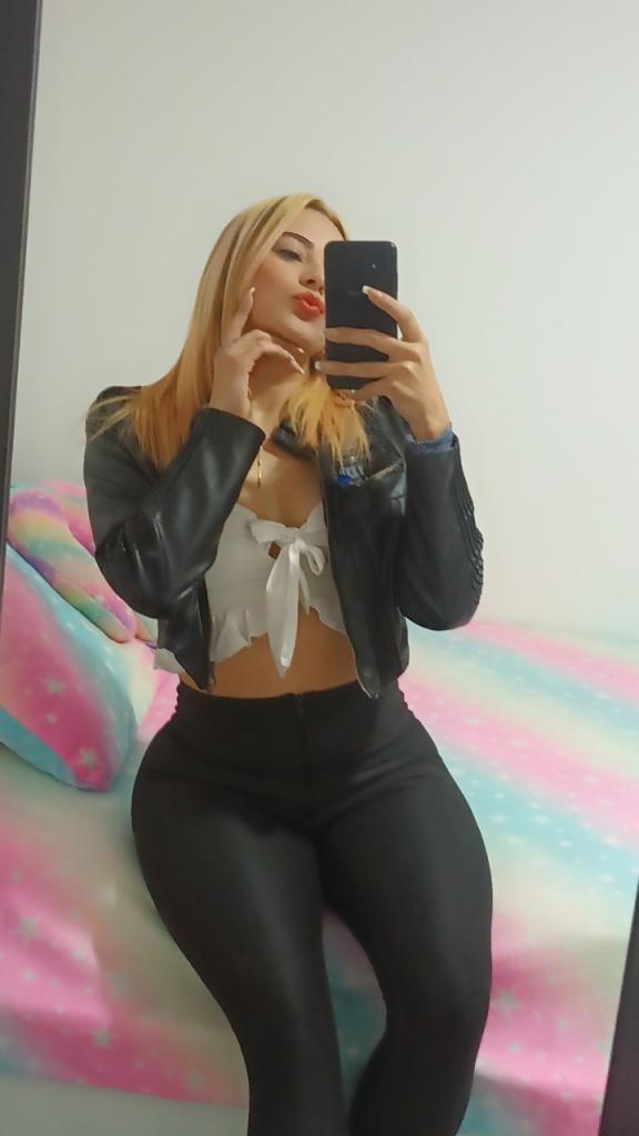 623414638: Chica busca chico en Ibiza