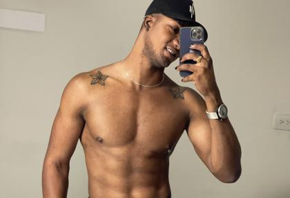 653566373: Chico busca chica en Barcelona