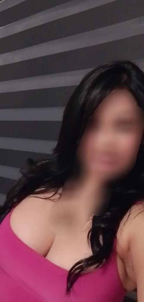 Chica busca chico en Alicante: Chica busca chico