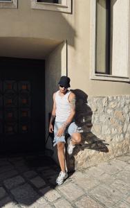 611281428: Chico busca chica en Madrid