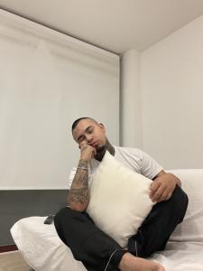 631517265: Chico busca chica en Barcelona