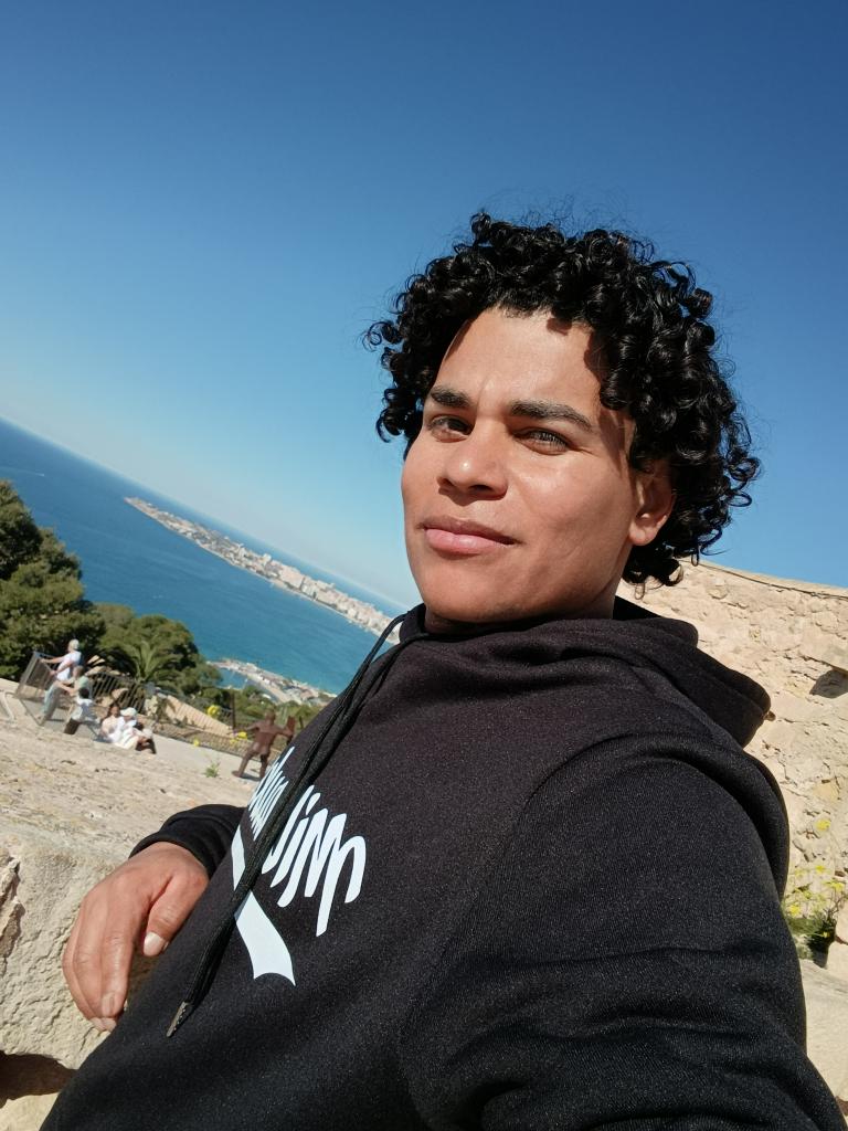 627872932: Chico busca chica en Alicante