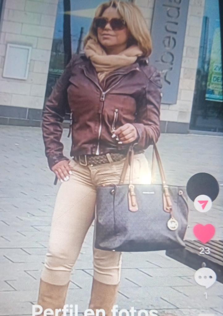 Chica busca chico en Huelva: 