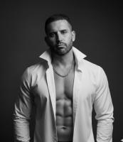 676980179: Chica busca chico en Sevilla