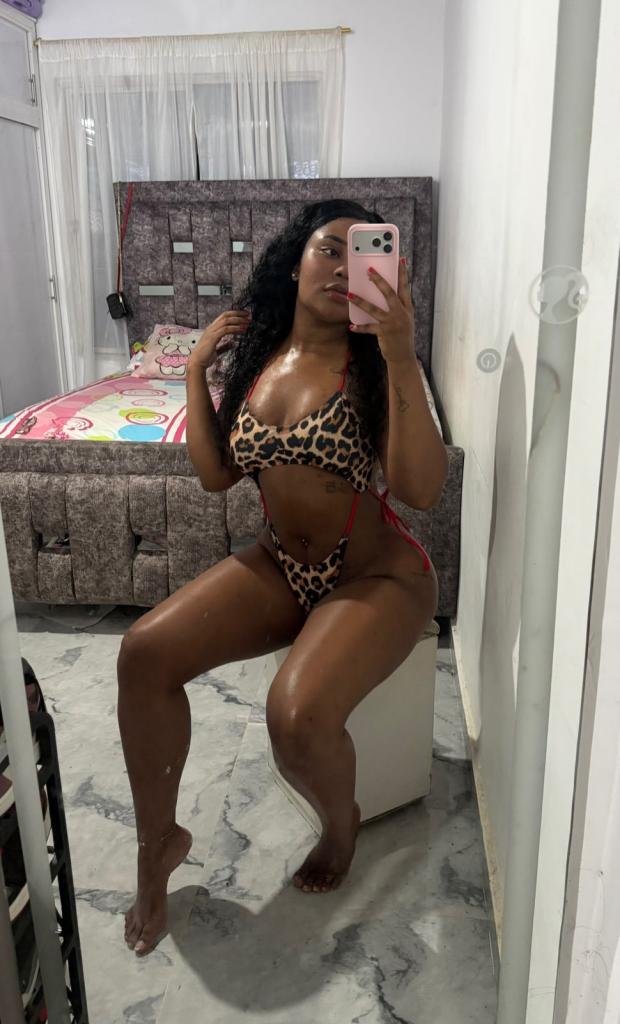 617260513: Chica busca chico en Barcelona