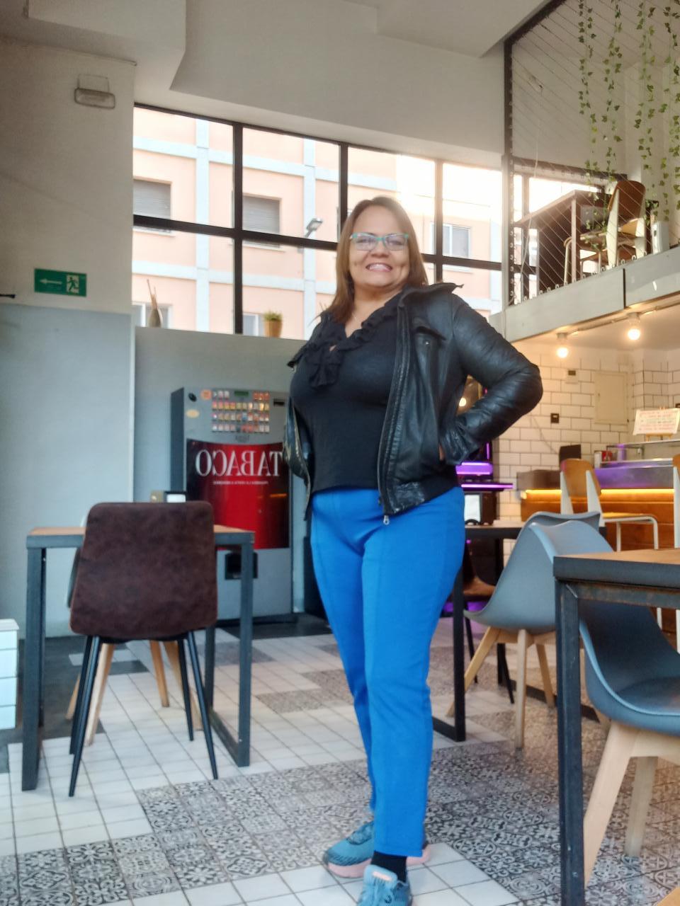 611214295: Chica busca chico en Sevilla