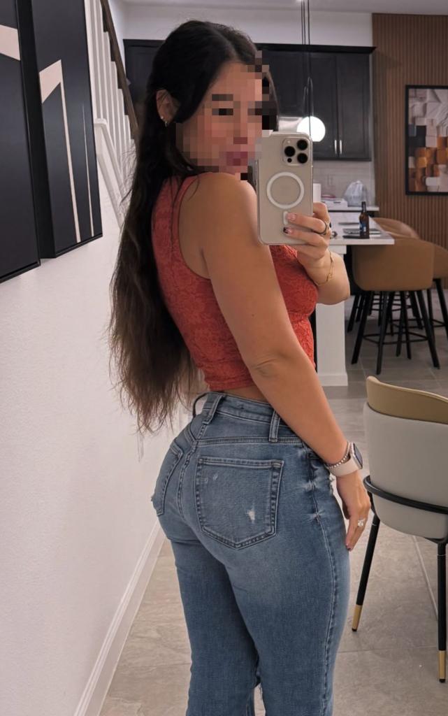 745056283: Chica busca chico en Navarra