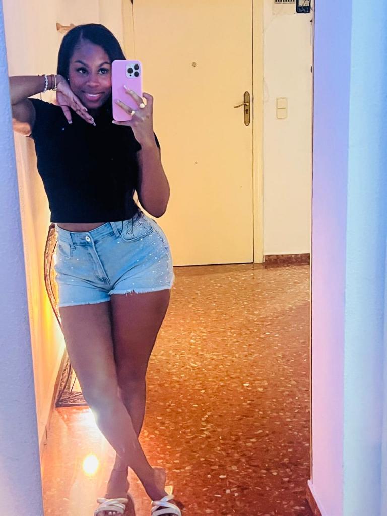 666682496: Chica busca chico en Ibiza