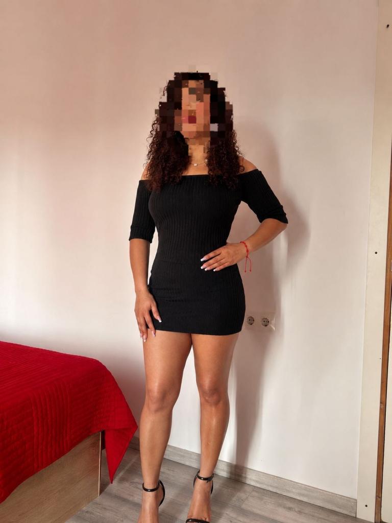 677981630: Chica busca chico en Cádiz