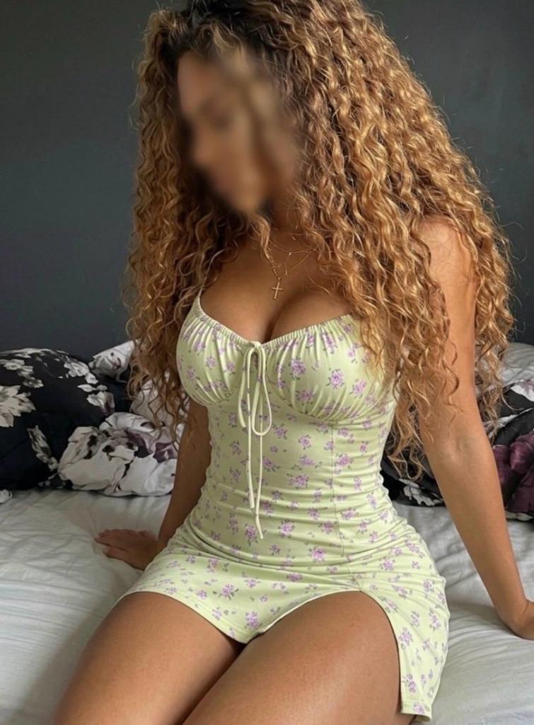 612211864: Chica busca chico en Orense